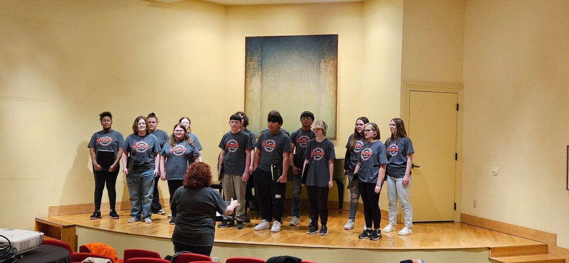 Benton Junior Singers Provide Christmas Cheer